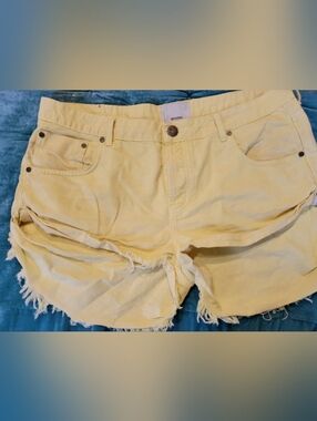 One Teaspoon Buttermilk Yellow Bandit Denim Cutoff Shorts 34